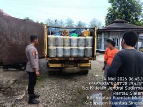 Polsek Kuantan Mudik Gagalkan Penyelundupan 180 Jerigen Solar Subsidi