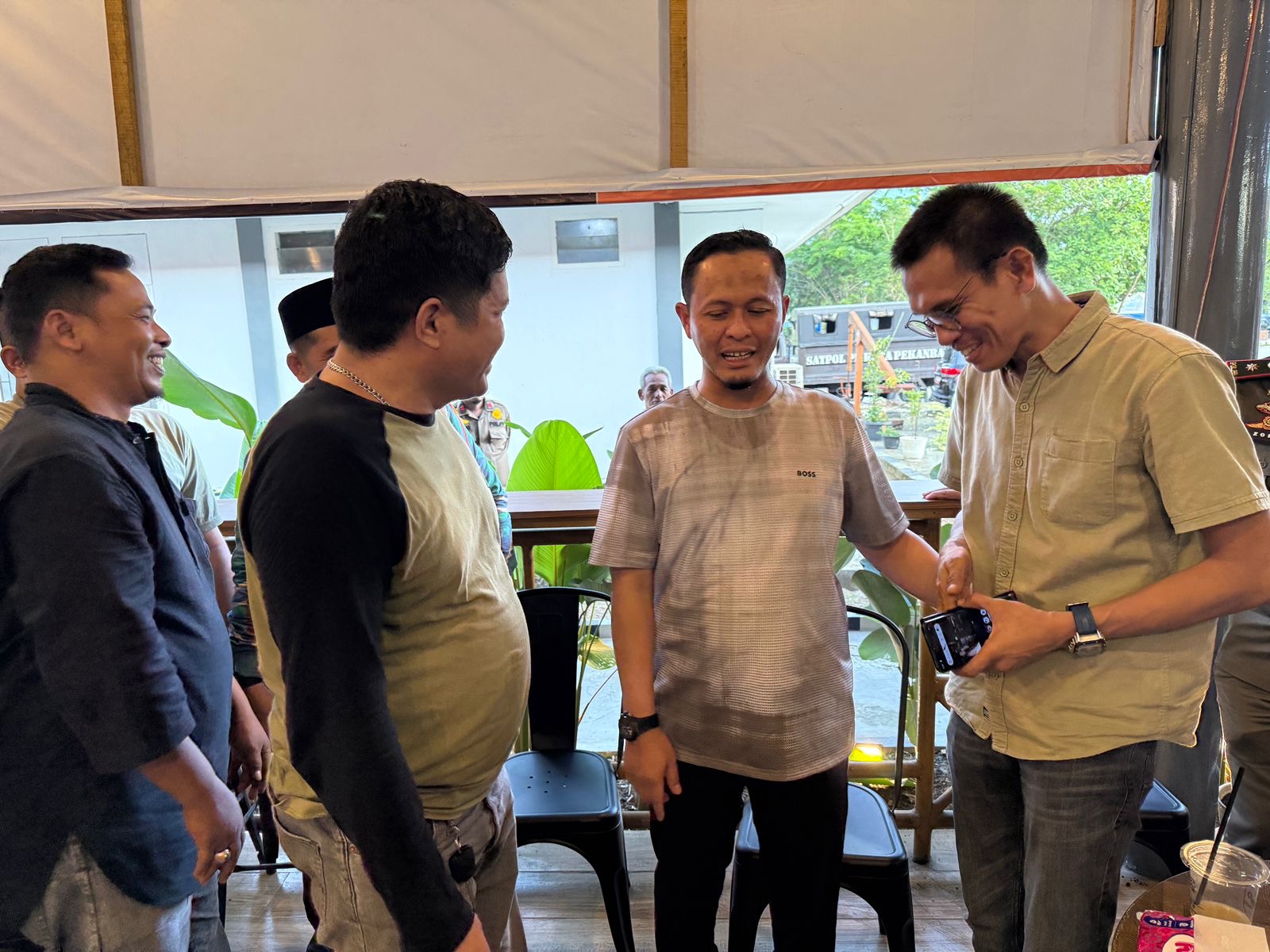 Wako Pekanbaru Damaikan Perseteruan Kelompok Pemuda yang Berebut Lahan Parkir Pasar AKAP