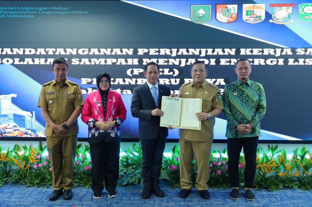 Resmi! Pemprov Riau dan Kementerian LH Teken MoU Pengolahan Sampah Jadi Listrik