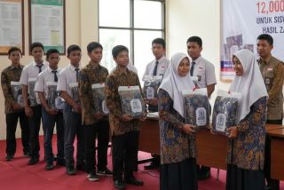 Hasil Zakat ASN dan Masyarakat Riau, 12 Ribu Siswa SMA Bakal Terima Bantuan Seragam Gratis