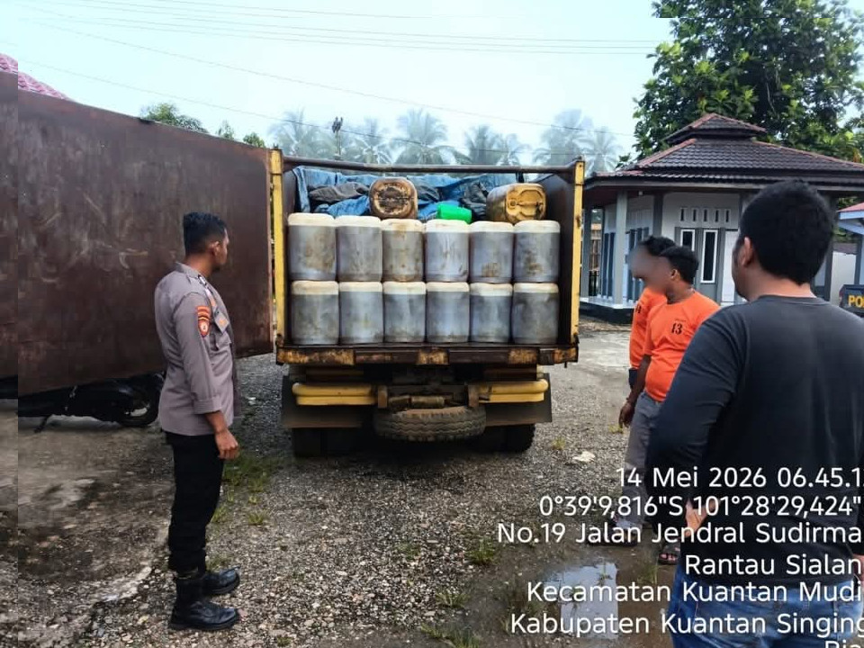Polsek Kuantan Mudik Gagalkan Penyelundupan 180 Jerigen Solar Subsidi